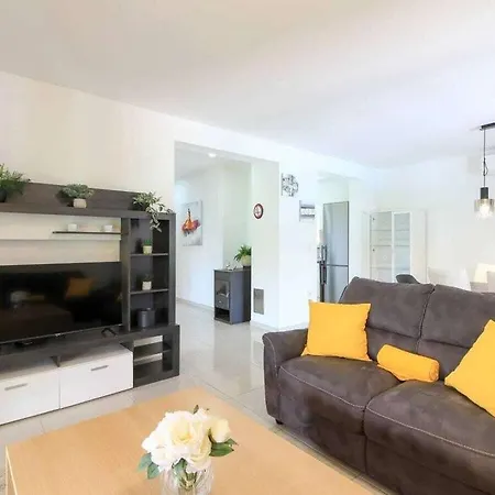 Ketrin Comfortable Holiday Holiday home Sisan