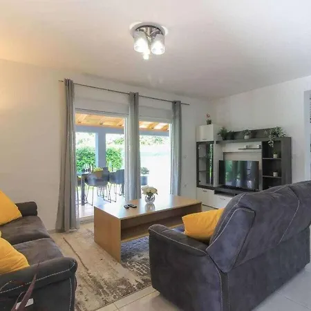 Ketrin Comfortable Holiday Holiday home Sisan
